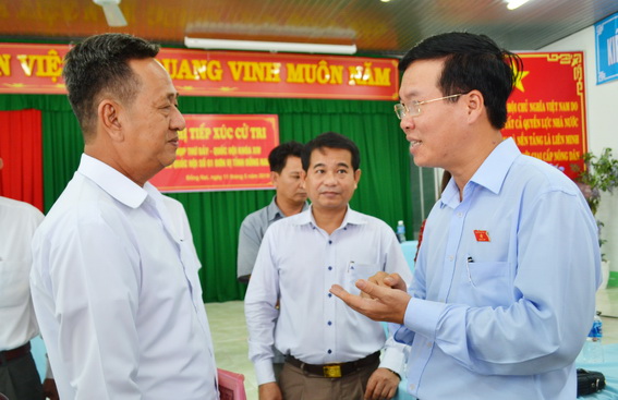 Đồng chí Võ Văn Thưởng, Ủy viên Bộ Chính trị, Trưởng ban Tuyên giáo Trung ương gặp gỡ, lắng nghe dân tại buổi tiếp xúc cử tri huyện Nhơn Trạch