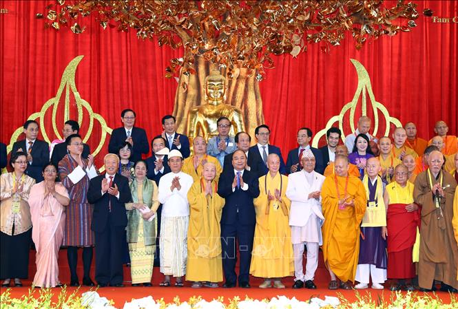 Trong ảnh: Thủ tướng Chính phủ Nguyễn Xuân Phúc và các đại biểu tại Lễ khai mạc Đại lễ Phật đản Liên hợp quốc lần thứ 16 - Vesak 2019. Ảnh: Thống Nhất - TTXVN
