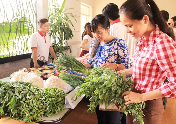 Nông sản của các hợp tác xã, tổ hợp tác của các địa phương trên địa bàn tỉnh tham gia hội thảo xúc tiến thương mại tại TP.Biên Hòa vào cuối năm 2018. Ảnh: Bình Nguyên
