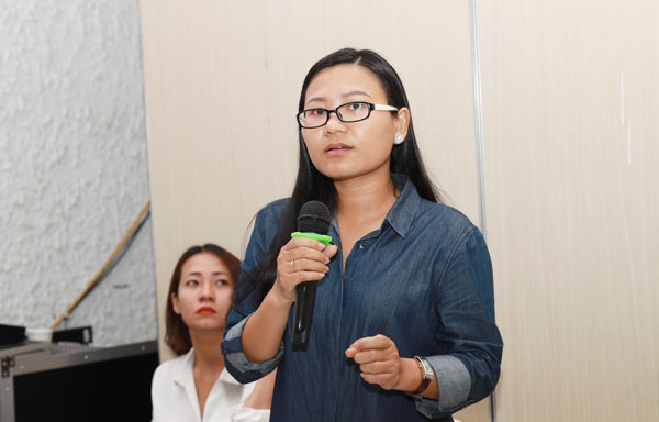 Phóng viên Hải Yến, báo Lao động Đồng Nai phát biểu tại buổi tọa đàm