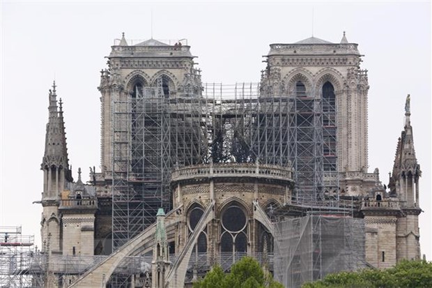 Nhà thờ Đức Bà Paris bị phá hủy một phần sau vụ hỏa hoạn. (Nguồn: THX/TTXVN)