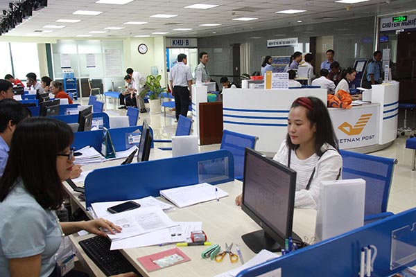 Giải quyết thủ tục hành chính tại Trung tâm hành chính công tỉnh Đồng Nai. ảnh: C.NGHĨA