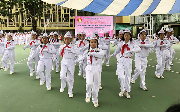 Liên đội Trường tiểu học Nguyễn Du (phường Quyết Thắng, TP.Biên Hòa) biểu diễn và giành giải nhất tại hội thi