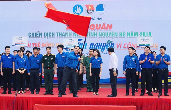 Bí thư Tỉnh đoàn Nguyễn Cao Cường phất cờ phát động chiến dịch thanh niên tình nguyện hè 2019 
