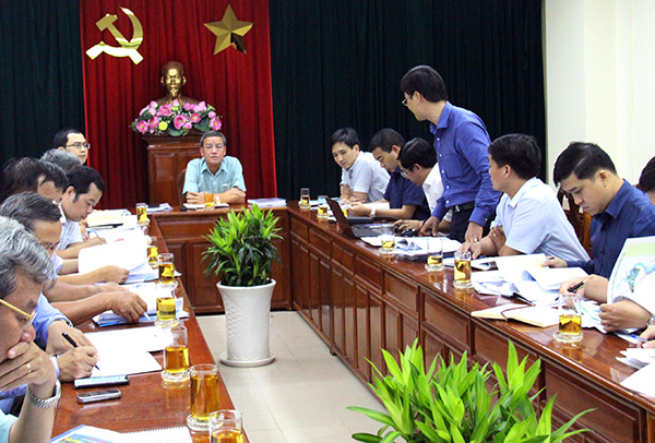 Chủ tịch UBND tỉnh Đinh Quốc Thái chủ trì buổi làm việc.