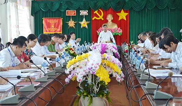 Phó bí thư thường trực Tỉnh ủy Hồ Thanh Sơn, phát biểu tại buổi làm việc.