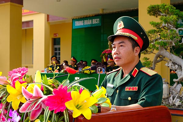 Thiếu tướng Nguyễn Xuân Sơn, Chính ủy Quân đoàn 4 đánh giá cao kết quả huấn luyện chiến sĩ mới của Trung đoàn 31 và Trung đoàn 96 trong 3 tháng qua.