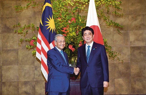 Thủ tướng Nhật Bản Shinzo Abe và người đồng cấp Malaysia Mahathir Mohamad. (Nguồn: nst.com.my)
