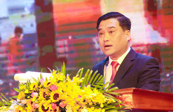 Chủ tịch UBND TP.Long Khánh Hồ Văn Nam phát biểu tại buổi lễ. Ảnh: Khắc Giới