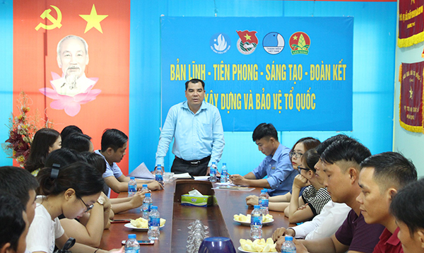 Bí thư Tỉnh đoàn Nguyễn Cao Cường gặp mặt giao nhiệm vụ cho các đại biểu của tỉnh tham dự liên hoan tại TP.Hồ Chí Minh
