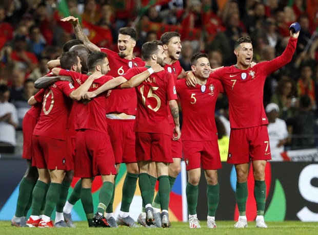  Các cầu thủ Bồ Đào Nha vui mừng sau khi đánh bại Hà Lan. (Ảnh: AP)