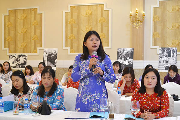 Thảo luận tại hội nghị về phụ nữ thực hiện Di chúc Chủ tịch Hồ Chí Minh.
