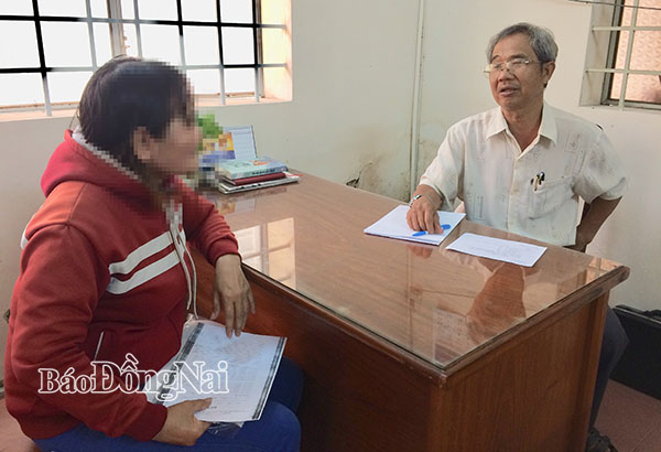 Chị T.H. đến cơ quan Báo Đồng Nai nhờ luật sư tư vấn, giúp giải quyết tình trạng bị gây hấn sau ly hôn