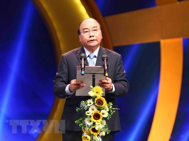 Thủ tướng Nguyễn Xuân Phúc đến dự lễ trao giải. (Ảnh: Văn Điệp/TTXVN)