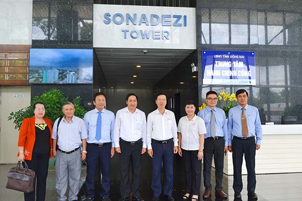 Đồng chí Võ Văn Thưởng thăm cán bộ, công nhân viên và người lao động Tổng công ty Sonadezi.