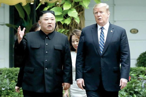 Tổng thống Mỹ Donald Trump và Nhà lãnh đạo Triều Tiên Kim Jong-un tại hội nghị thượng đỉnh lần 2 ở Hà Nội tháng 2-2019. (Nguồn: AP)