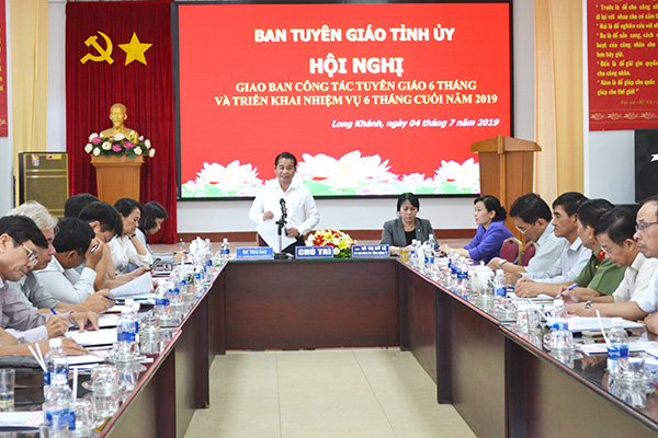 Trưởng ban Tuyên giáo Tỉnh ủy Thái Bảo phát biểu tại hội nghị.