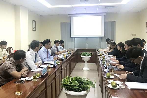 Phó chủ tịch UBND tỉnh Trần Văn Vĩnh làm việc với đoàn Hàn Quốc