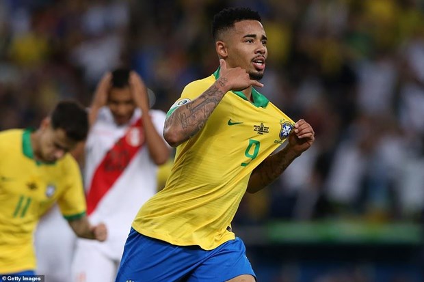  Jesus nâng tỷ số lên 2-1 cho Brazil.