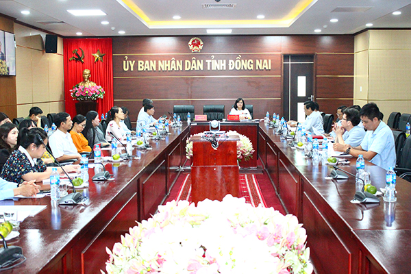 Phó chủ tịch UBND tỉnh Nguyễn Hòa Hiệp chủ trì hội nghị trực tuyến tại đầu cầu Đồng Nai.