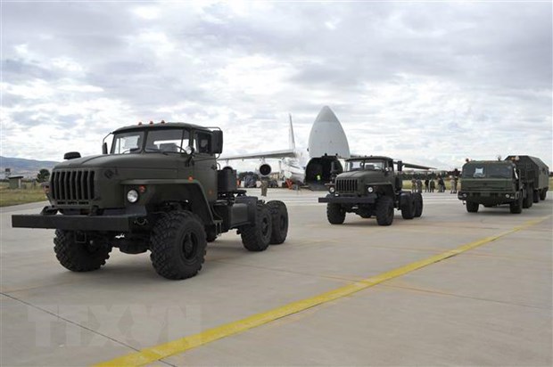 Máy bay vận tải quân sự Antonov của Nga chở một số thành phần của hệ thống phòng thủ tên lửa S-400 hạ cánh tại căn cứ không quân Murted ở Ankara, Thổ Nhĩ Kỳ ngày 12-7-2019. (Nguồn: THX/TTXVN)