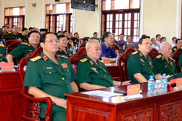 Trung tướng Trần Quang Phương, Ủy viên Trung ương Đảng, Phó Chủ nhiệm Tổng cục Chính trị Quân đội nhân dân Việt Nam cùng lãnh đạo Quân đoàn 4, các tướng lĩnh từng giữ chức vụ lãnh đạo Quân đoàn và đại diện các đơn vị kết nghĩa đến dự lễ.