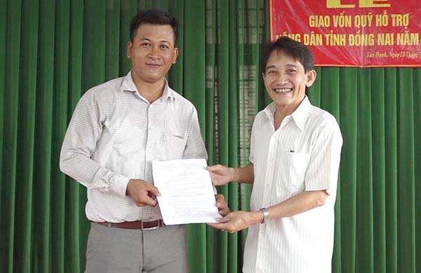 Hội nông dân tỉnh Đồng Nai trao quyết định giải ngân nguồn vốn Qũy hỗ trợ nông dân tỉnh tại phường Tân Hạnh