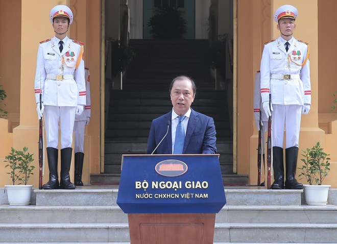 Thứ trưởng Bộ Ngoại giao Nguyễn Quốc Dũng phát biểu tại Lễ thượng cờ ASEAN năm 2019. (Ảnh: Lâm Khánh/TTXVN)