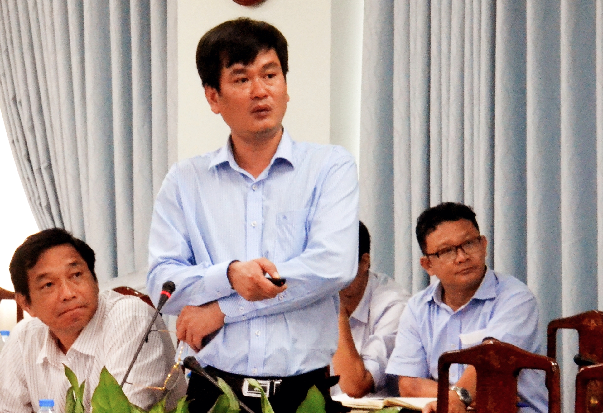 Lãnh đạo UBND huyện Vĩnh Cửu báo cáo các dự án trọng điểm trên địa bàn huyện