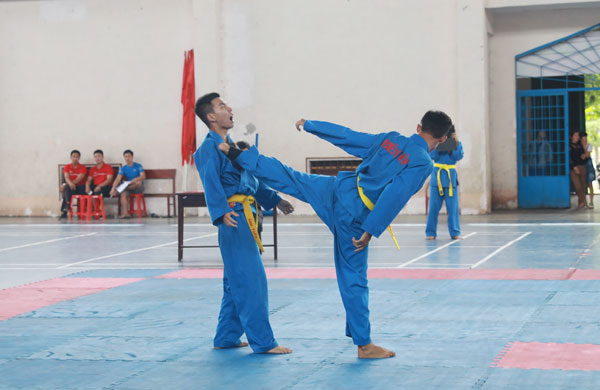 Các VĐV thi đấu nội dung đơn luyện nam tay không hệ vô địch