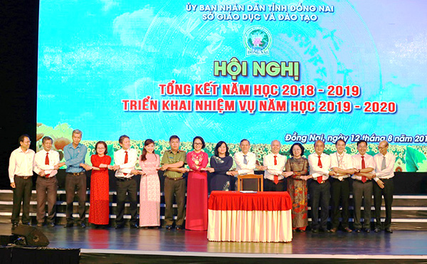 Các sở, ban ngành của tỉnh bắt tay thể hiện quyết tâm phối hợp chăm sóc và giáo dục học sinh năm học 2019-2020