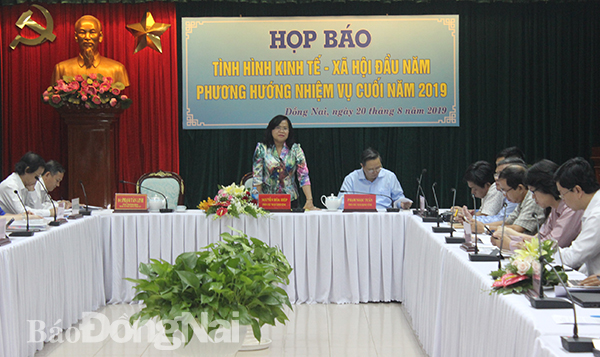 Phó chủ tịch UBND tỉnh Nguyễn Hòa Hiệp trả lời báo chí