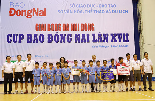 Đội Long Khánh giành vị trí á quân