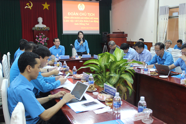 Chủ tịch Liên đoàn Lao động tỉnh Nguyễn Thị Như Ý kiến nghị những khó khăn, vướng mắc của Công đoàn Đồng Nai với Chủ tịch Tổng Liên đoàn Lao động Việt Nam.