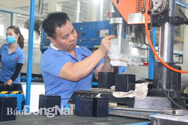 Sản xuất hàng xuất khẩu tại Công ty TNHH Việt Nam Center Power Tech tại Khu công nghiệp Nhơn Trạch 2 (huyện Nhơn Trạch)