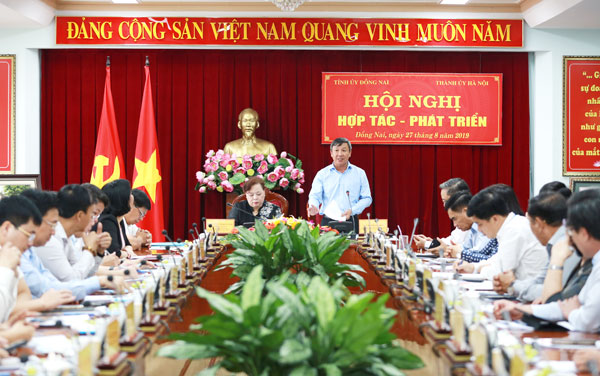 Phó bí thư thường trực Tỉnh ủy Hồ Thanh Sơn phát biểu tại hội nghị