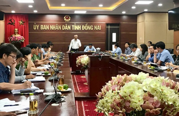 Thứ trưởng Bộ Nông nghiệp – phát triển nông thôn Phùng Đức Tiến chủ trì buổi làm việc