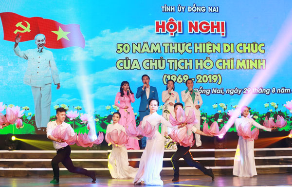 Một tiết mục văn nghệ chào mừng hội nghị