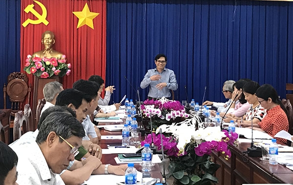 Phó chủ tịch Thường trực HĐND tỉnh Nguyễn Sơn Hùng chủ trì buổi làm việc tại UBND thành phố Biên Hòa.