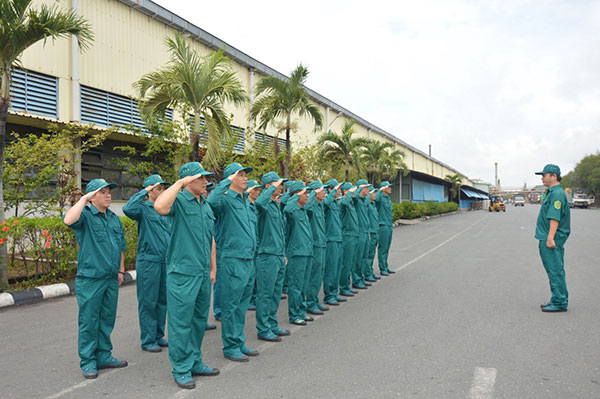 Huấn luyện cho cán bộ, chiến sĩ Trung đội tự vệ Công ty TNHH Hualon Corporation Việt Nam (Khu công nghiệp  Nhơn Trạch 2)
