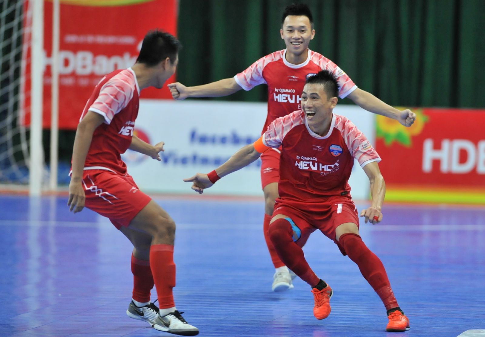 Niềm vui chiến thắng của các cầu thủ Đà Nẵng