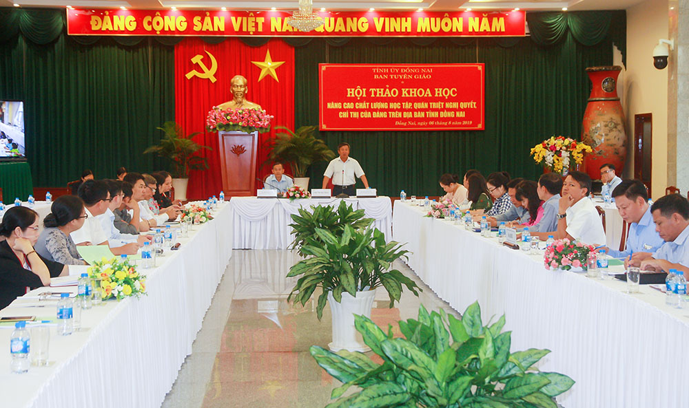 Tổ chức học tập nghị quyết, chỉ thị của Đảng góp phần nâng cao chất lượng đội ngũ cán bộ. Trong ảnh: Phó bí thư thường trực Tỉnh ủy Hồ Thanh Sơn phát biểu tại hội thảo khoa học Nâng cao chất lượng học tập, quán triệt nghị quyết, chỉ thị của Đảng trên địa bàn tỉnh Đồng Nai vào tháng 8-2019. Ảnh: PHƯƠNG HẰNG