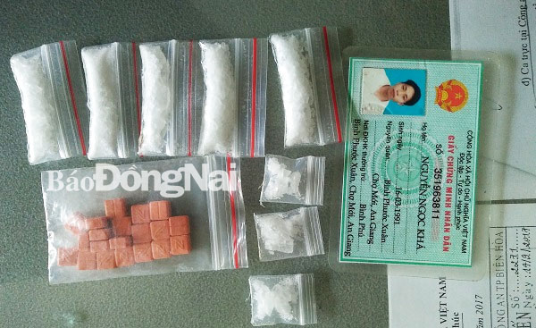 Tang vật thu giữ trong người Khá