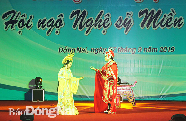 Trích đoạn cải lương Nỗi lòng Ngọc Hân (Chi hội Sân khấu Đồng Nai) biểu diễn trong chương trình Hội ngộ Nghệ sĩ miền Đông 2019