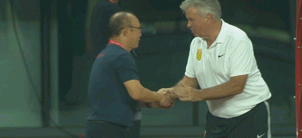 Ông Park Hang-seo tái ngộ thầy cũ Guus Hiddink (click vào ảnh để xem ảnh động)