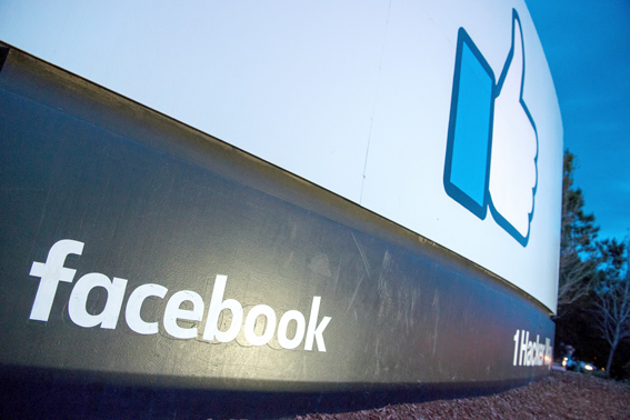 Biểu tượng của Facebook - mạng xã hội lớn nhất thế giới. Ảnh: TTXVN