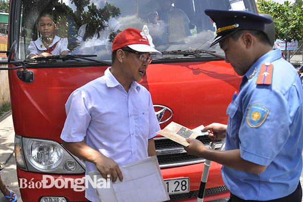 Đề nghị xây dựng tiêu chuẩn về xe đưa đón học sinh