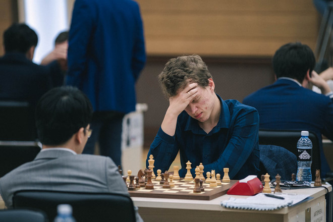 Nhà vô địch châu Âu Vladislav Artemiev chịu thua trước Lê Quang Liêm  (Chess World Cup)