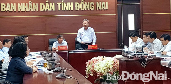 Phó chủ tịch UBND tỉnh Nguyễn Quốc Hùng đại diện cho Đồng Nai phát biểu tại hội nghị trực tuyến. Ảnh: Hương Giang