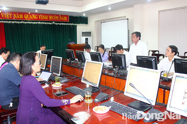 Tổng Biên tập Báo Đồng Nai Nguyễn Tôn Hoàn phát biểu tại hội nghị